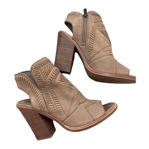 VINCE CAMUTO Shoes, Size:7, color: brown